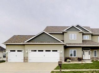 1707 Sunny Acres Rd, Mahomet, IL 61853