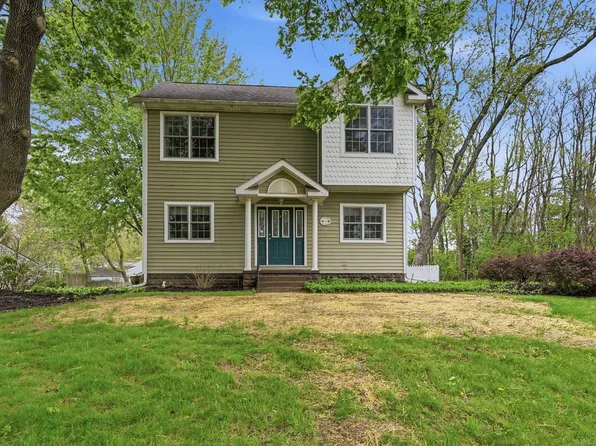 112 S Winding Dr, Waterford, MI 48328