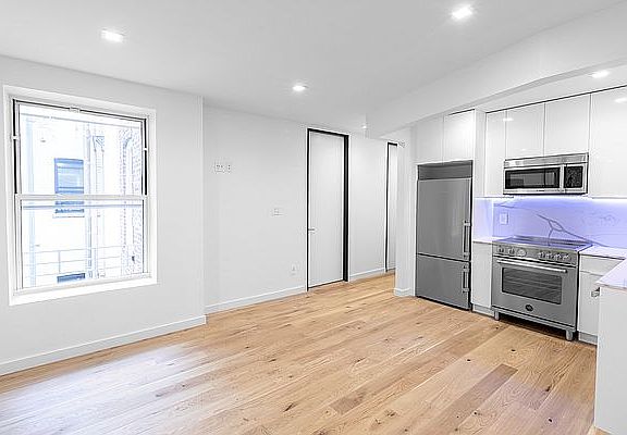 2nd image of 366 Montgomery St #632