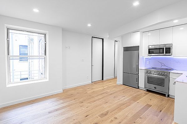 1st image of 370 Montgomery St #36