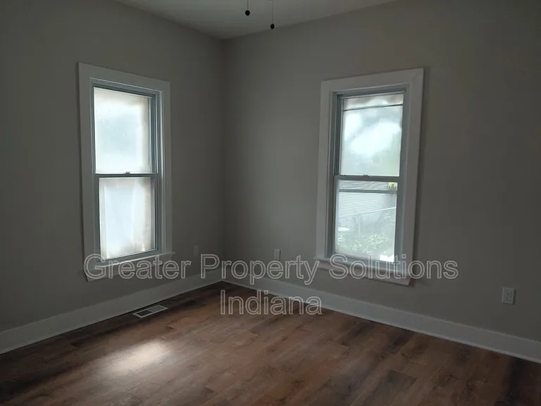252 Lawndale St — Photo 4