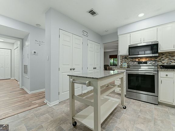 3rd image of 2893 Torreya Way SE