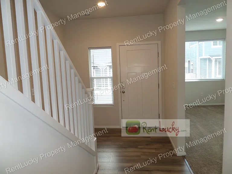 2816 Laurel Loop — Photo 2