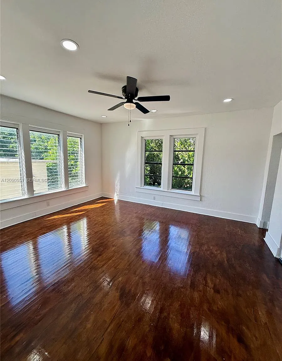 Park Front Condo — Photo 1