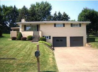 412 Wyndhurst Dr, Coraopolis, PA 15108