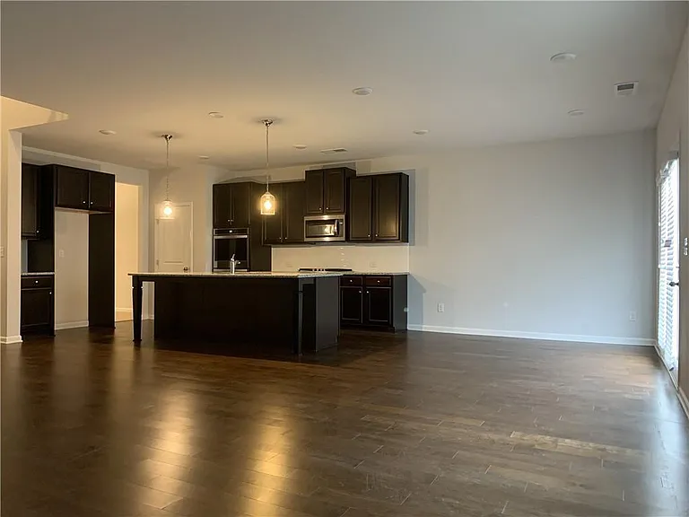 430 Broadmoor Dr — Photo 4