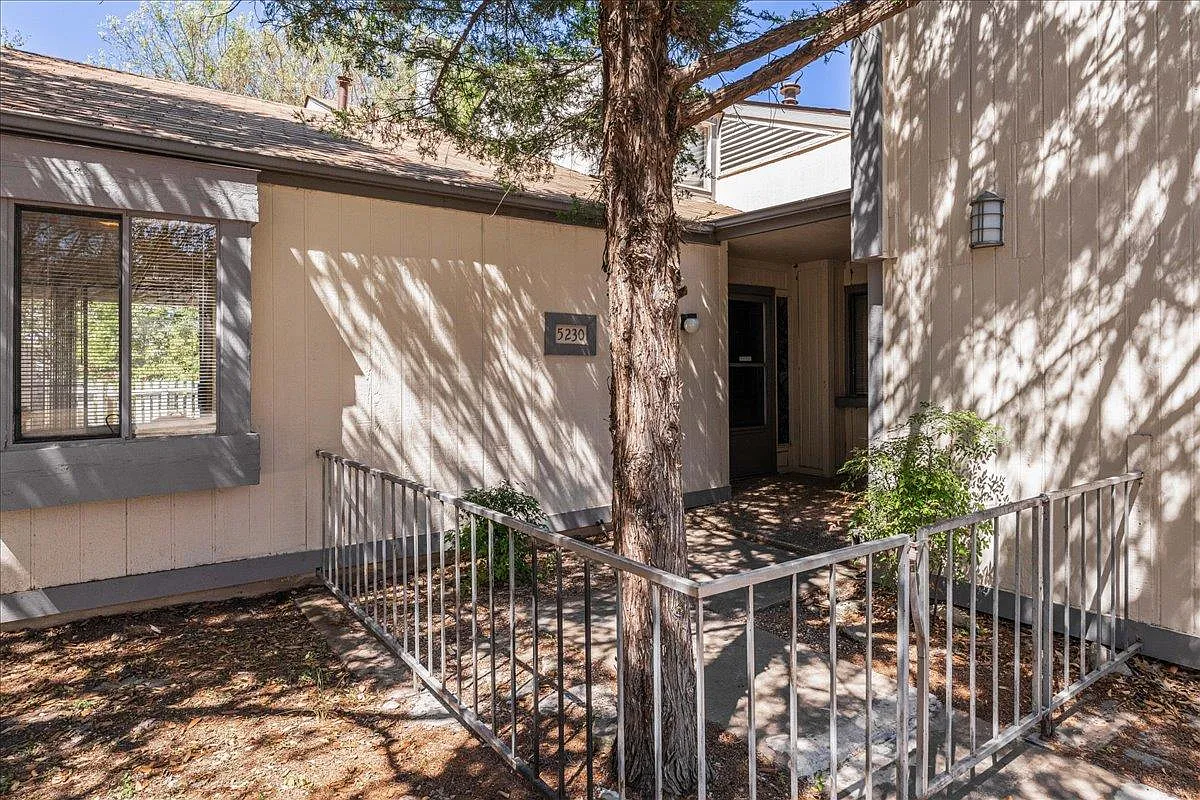 2 bed, 2.0 bath, 1521 sqft, $1,875 — Photo 2