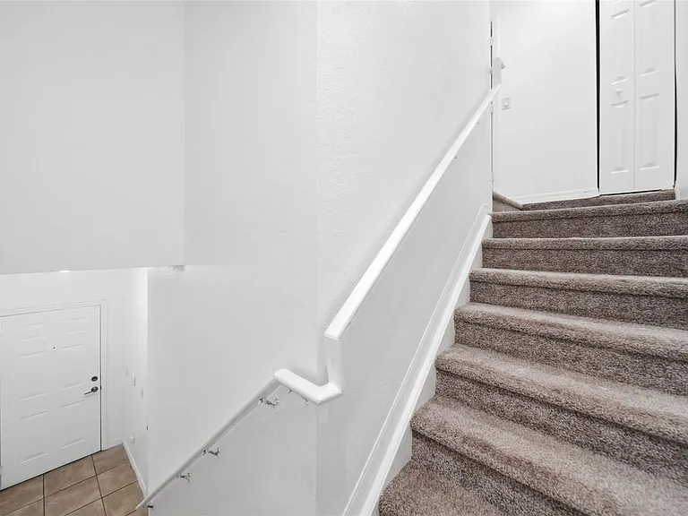 2532 Grand Central Pkwy #8 — Photo 8