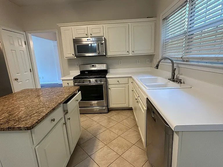 180 Sessingham Ln — Photo 11
