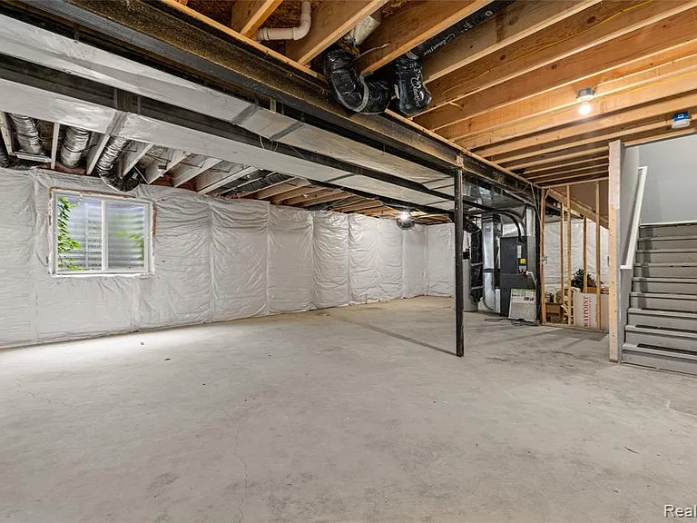 16276 Kirkshire Ave — Photo 32