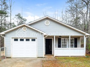 8945 Ochil Ln, Winston, GA