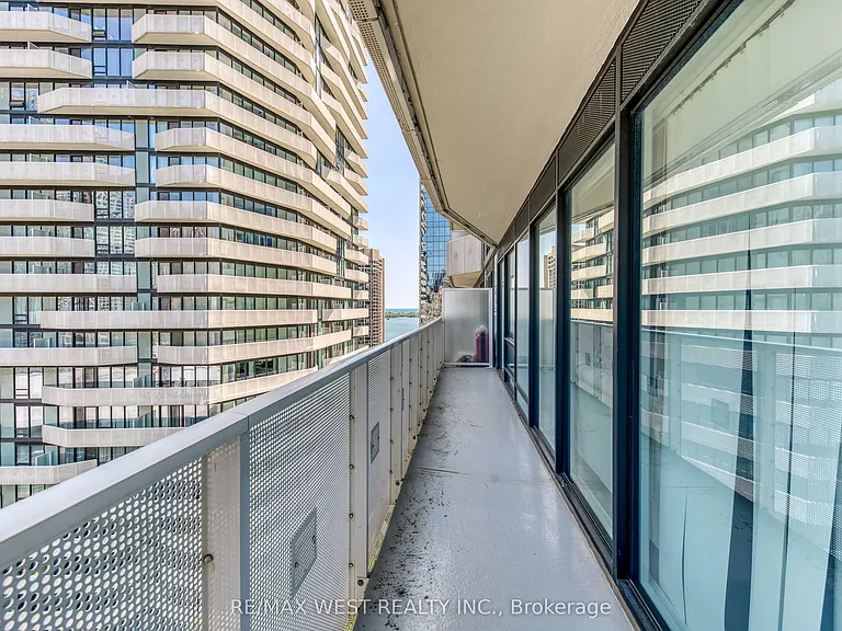 100 Harbour St #2004 — Photo 24
