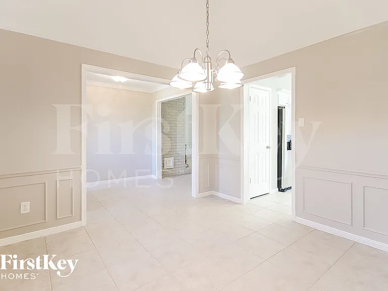 2303 Prestwick Dr — Photo 5