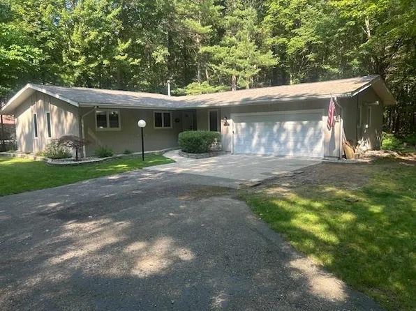1984 N Greenmeadow Ct, Sanford, MI 48657