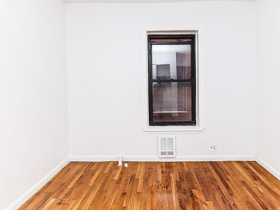 2nd image of 53 Clifton Pl #3D