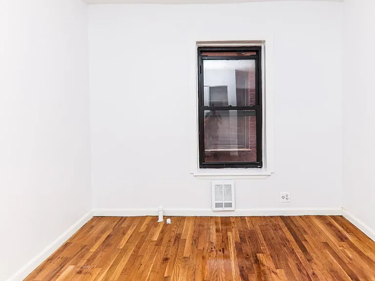 53 Clifton Pl #3D — Photo 2