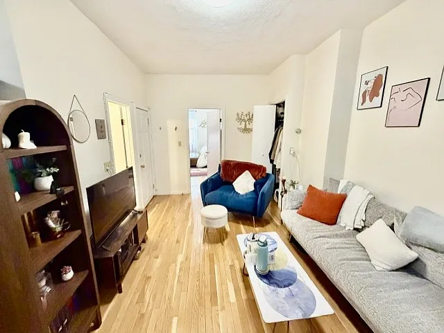 1 bed, 9999 sqft, $2,600 — Photo 3
