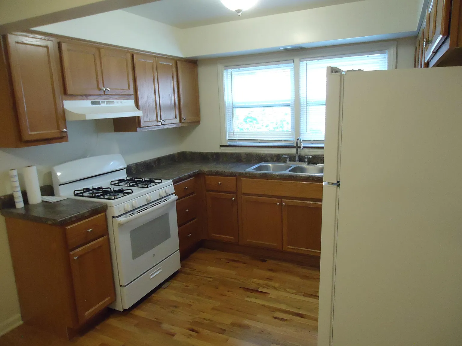 6651 N California Ave — Photo 3