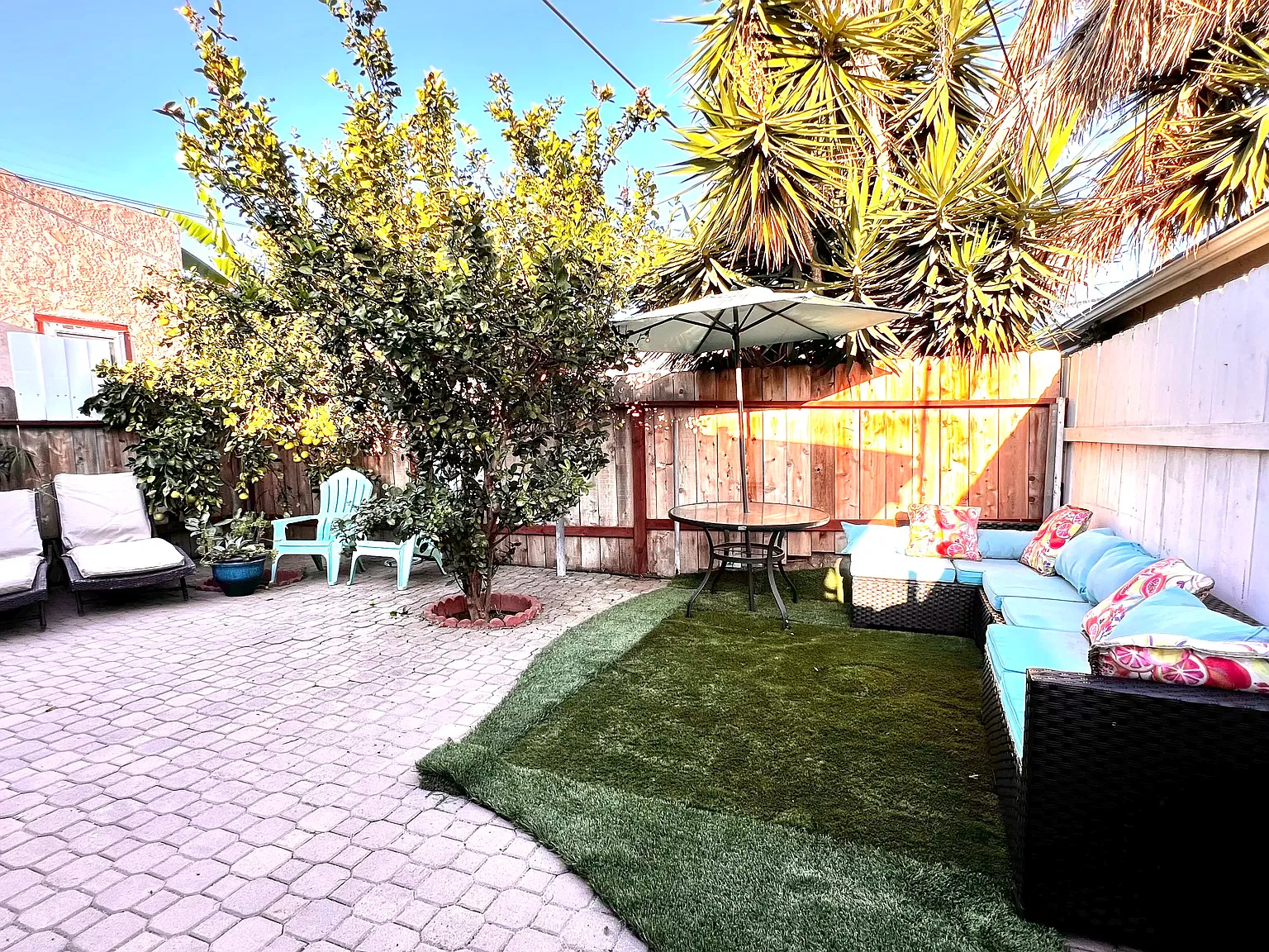 2 bed, 900 sqft, $2,700 — Photo 2