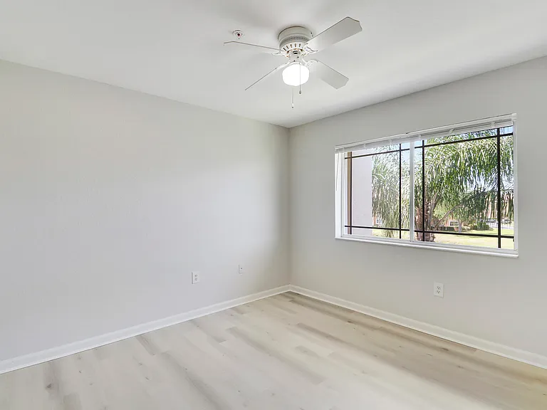 121 SW Palm Dr #306 — Photo 14