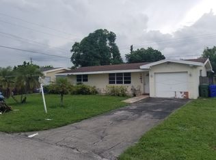 8520 NW 11th St, Pembroke Pines, FL 33024