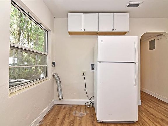 5th image of 44 N Glenwood Ave