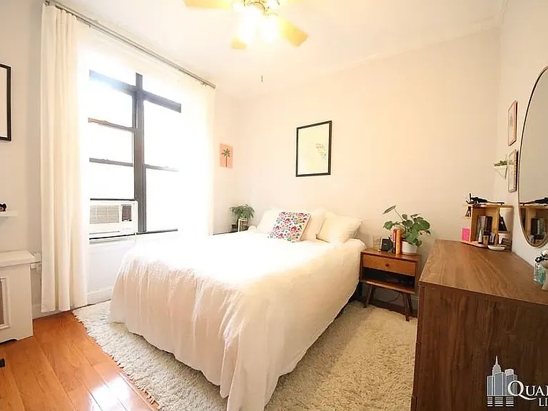 34 E 11th St #4B — Photo 5