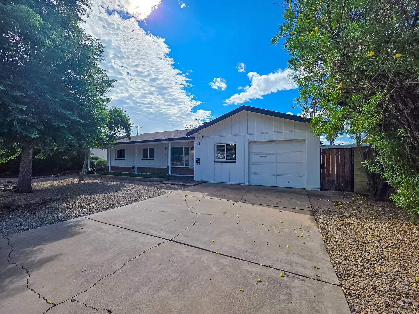 21 E Alameda Dr — Photo 2