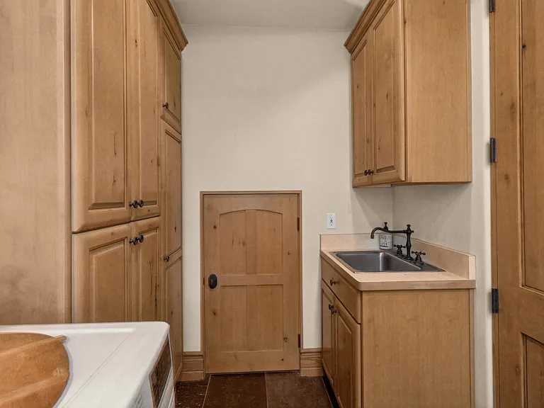 2375 Clubhouse Dr — Photo 44