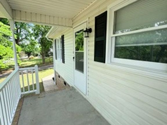 3rd image of 628 Arlington Rd