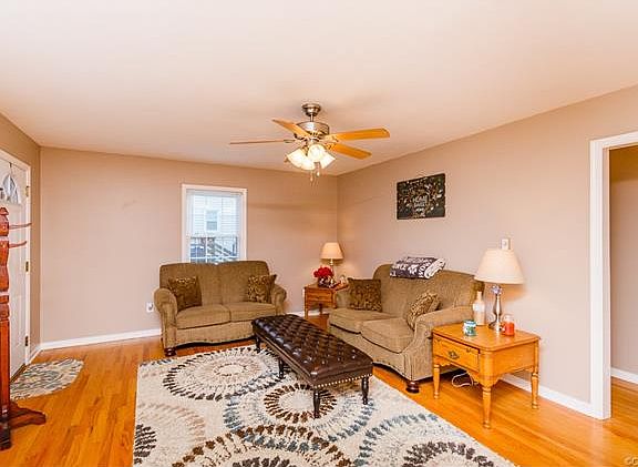 4th image of 4910 Leonard Ave