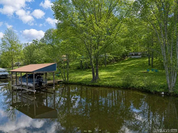 2407 Great Creek Dr, La Crosse, VA 23950