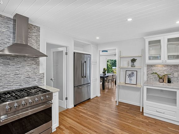 5th image of 16933 Greentree Ave