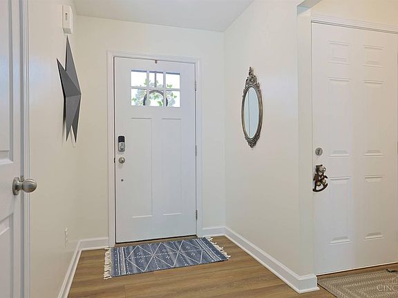 4th image of 20588 Lakeview Dr