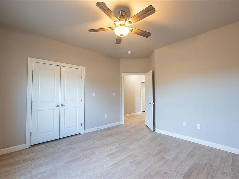 802 Valley Oaks Ln — Photo 11