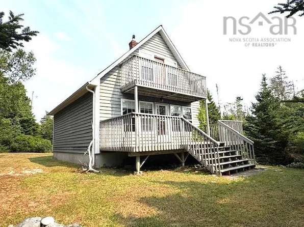 21 Scotts Rd W, Shelburne, NS B0T 1L0