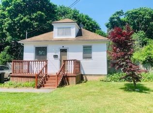 20 Dow St, Central Islip, NY 11722