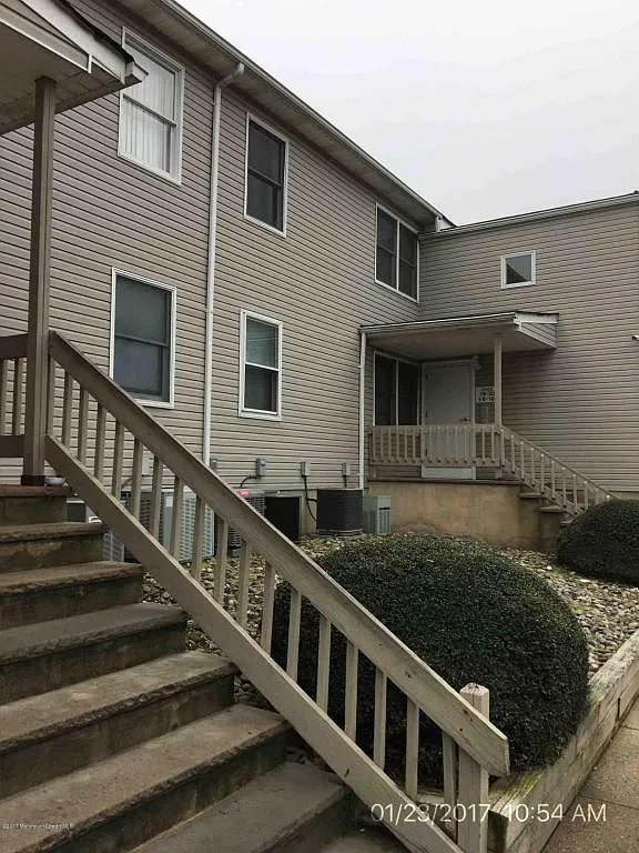 213 Main St APT 6 photo 1