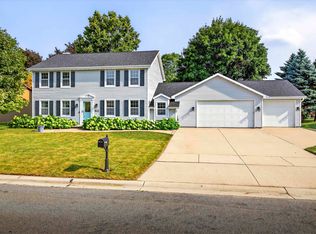 745 Yorkshire Rd, Neenah, WI 54956