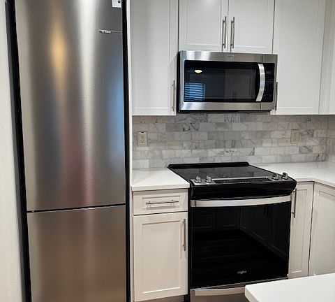 3rd image of 606 S Albany Ave APT 10