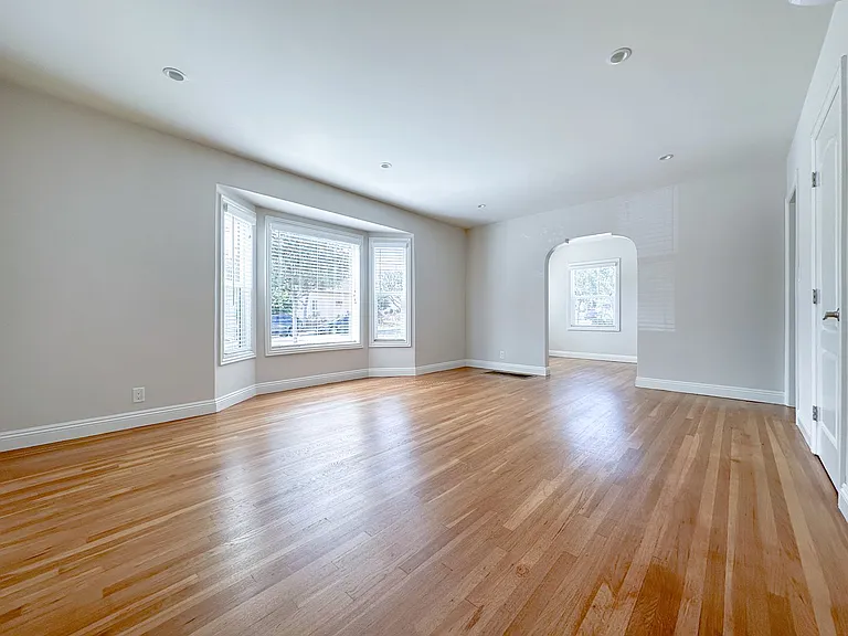 12 N Marengo Ave — Photo 3