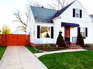 1293 Sunset Rd, Mayfield Heights, OH 44124