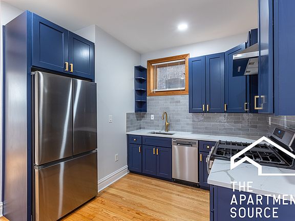 2nd image of 533 W Wrightwood Ave #2R
