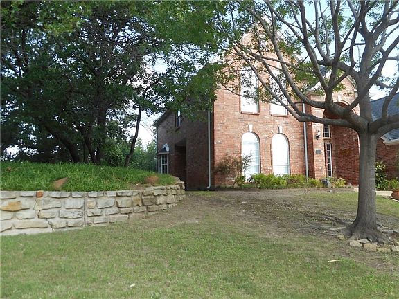 3rd image of 2707 Knoll Ct