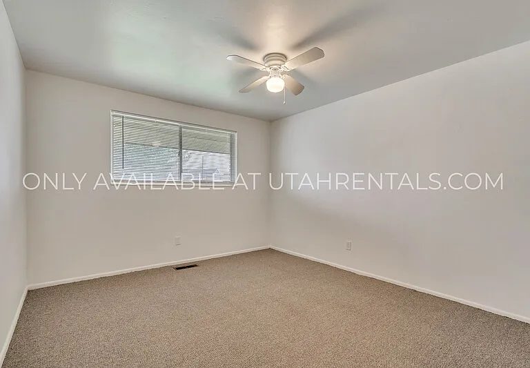 1194 W 300 N — Photo 11