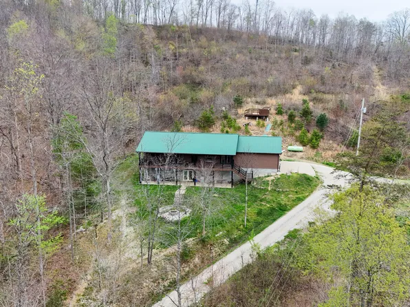 560 Davis Dr, Olive Hill, KY 41164