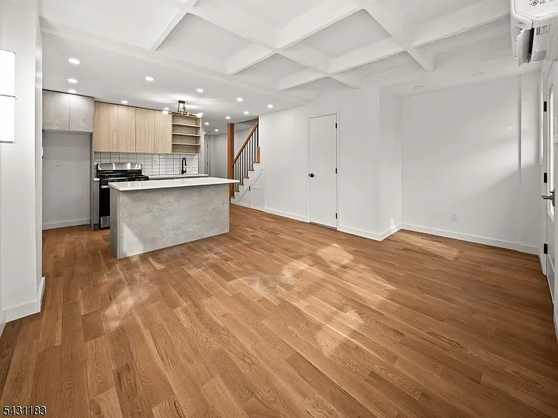 3 bed, 2.5 bath, $4,500 — Photo 3