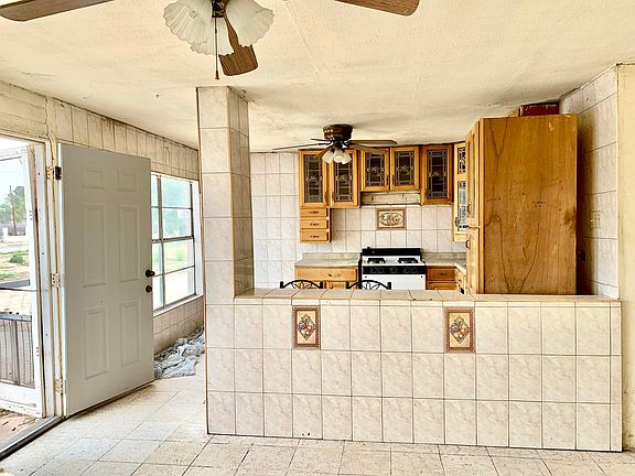 2nd image of 1016 Gladiola Dr