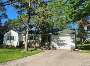 2059 Covert Rd, Burton, MI 48509