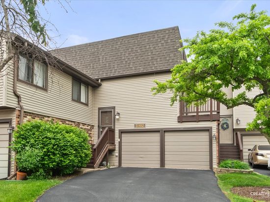 3S412 Twin Pines Dr, Warrenville, IL 60555